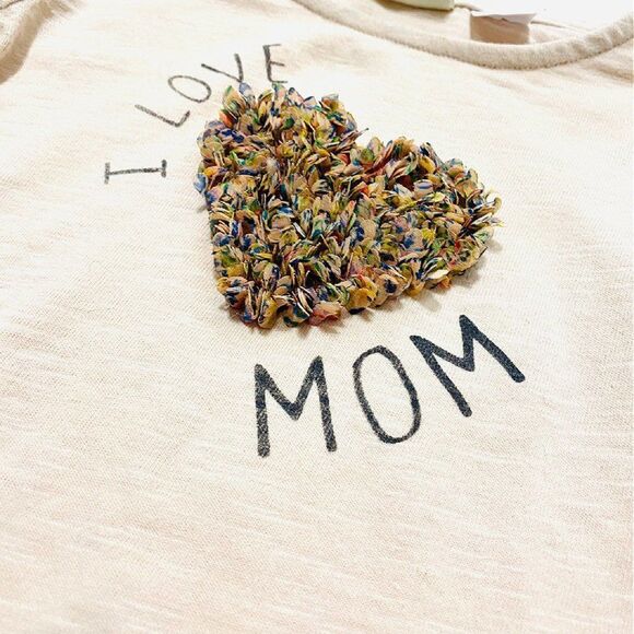 Zara Light Pink 'I Love Mom' Feather Heart Shirt - Picture 2 of 3